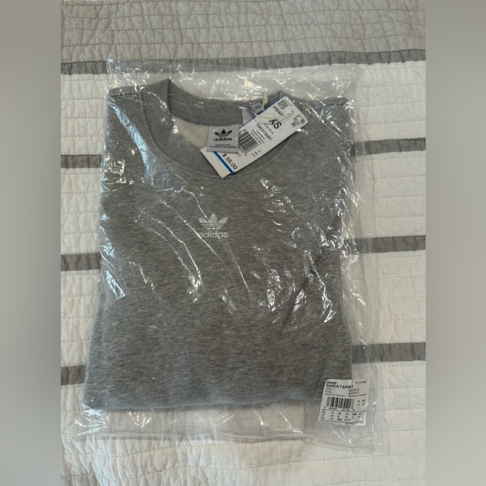 NWT ADIDAS ADICOLOR CREWNECK SWEATSHIRT GREY SIZE XS